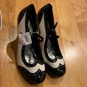 Size 8 jazz style shoe